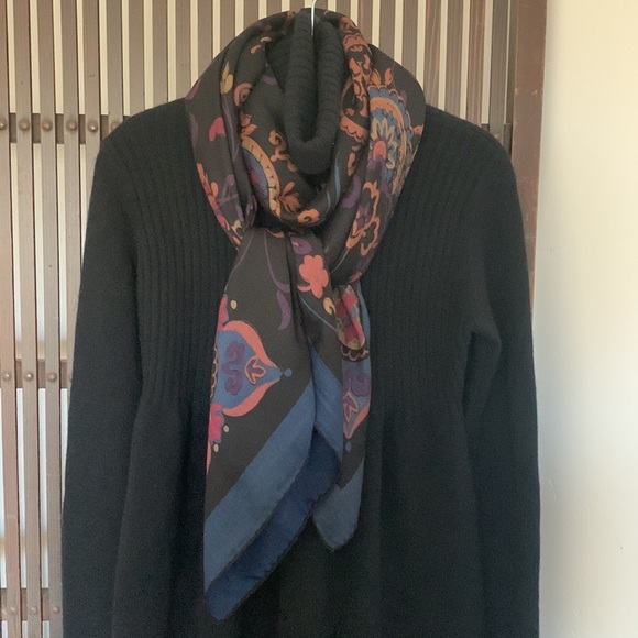 Loro Piana floral shawl - Picture 8 of 8